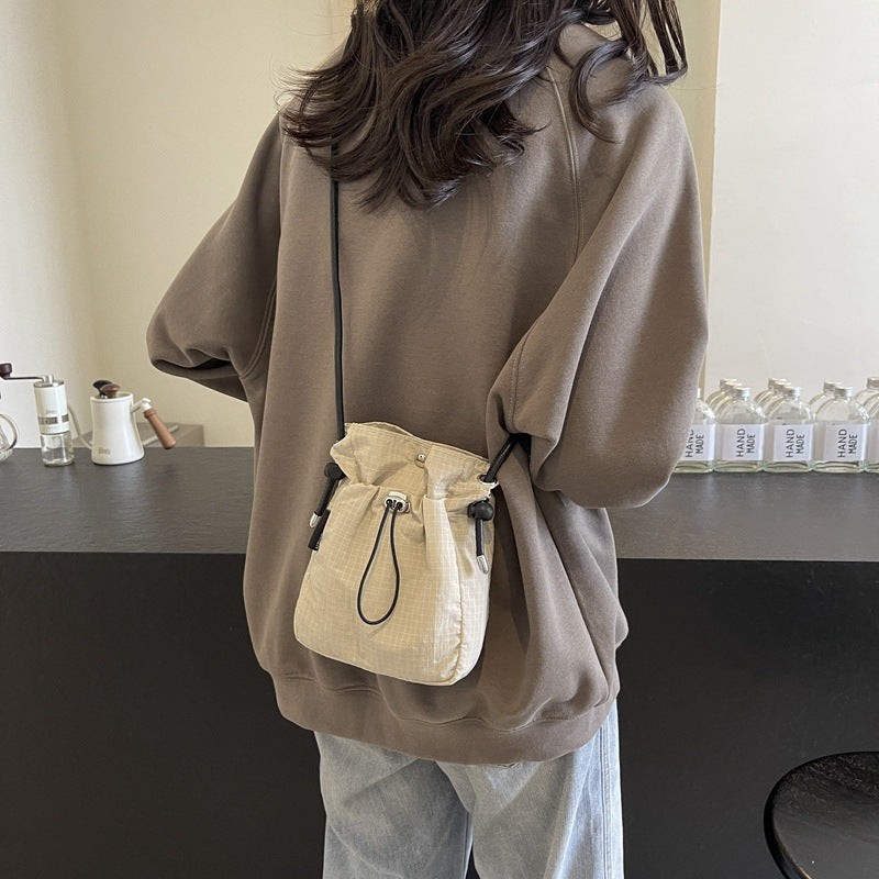 Practical shoulder bag with adjustable carrying system