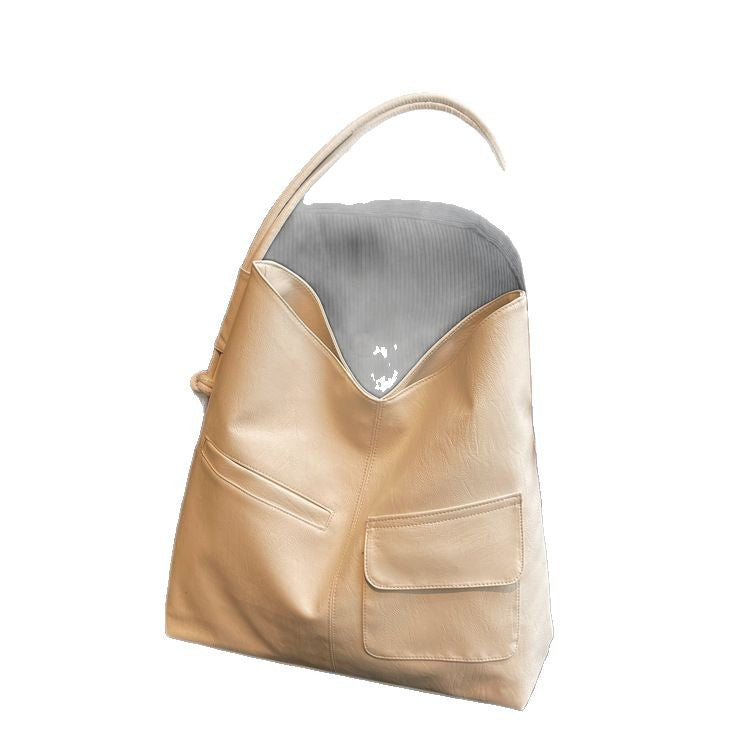 Casual tote bag with practical front pockets
