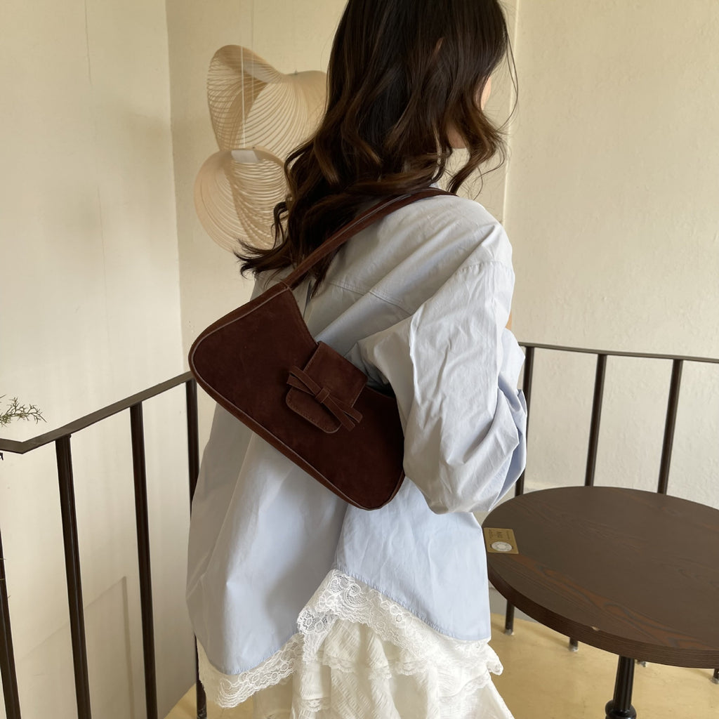 Elegant Bow-Detail Velvet Handbag