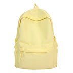 Leisure backpack with flexible side pockets and clear structure