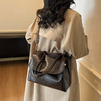 Women's shoulder bag in elegant crocodile look with adjustable shoulder strap-https://detail.1688.com/offer/996543631623.html-Calm Wears-Braun-nothing-Calm Wears