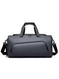 Sporty travel bag with extendable main compartment and multiple organizing pockets