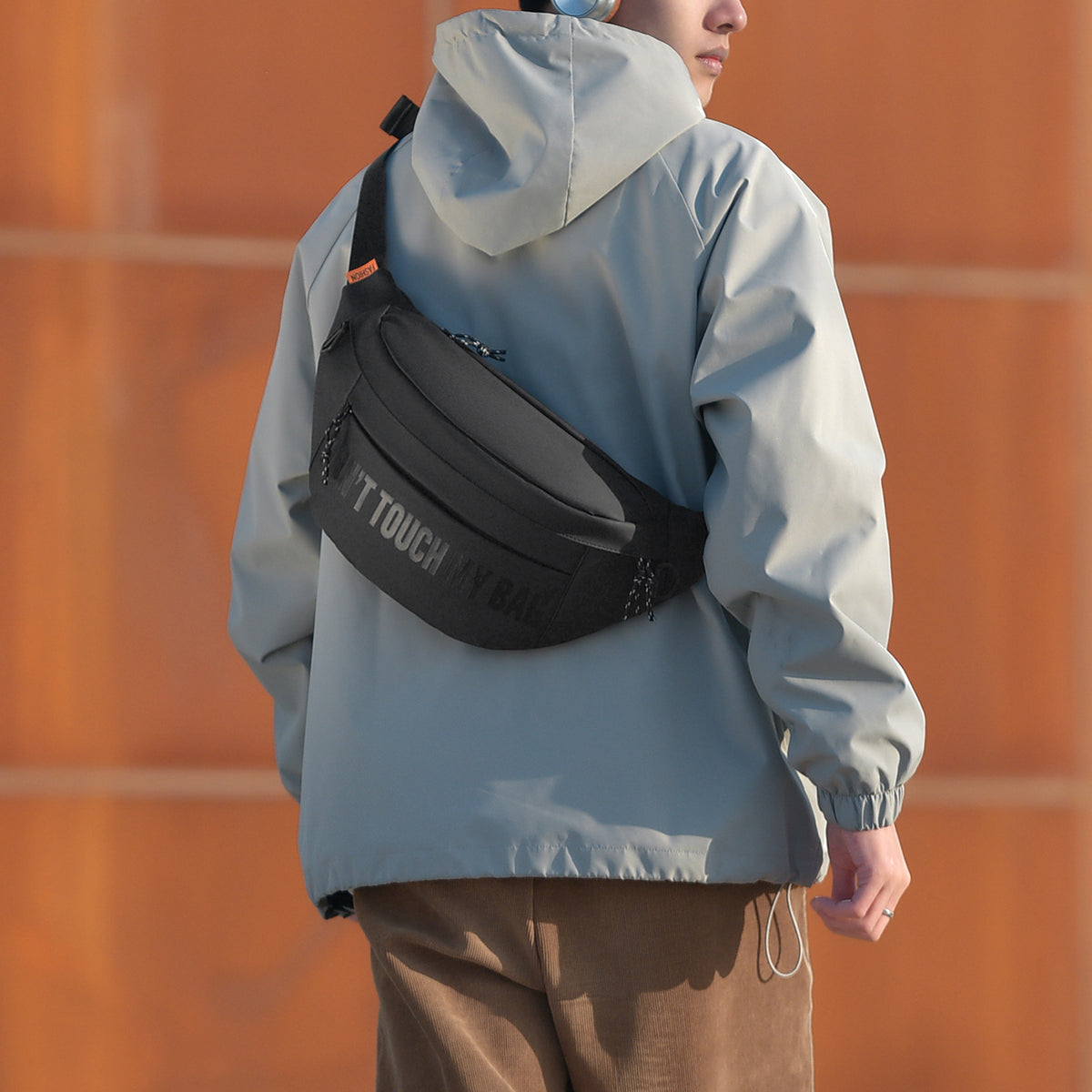 Bum bag with spacious main compartment and stylish design