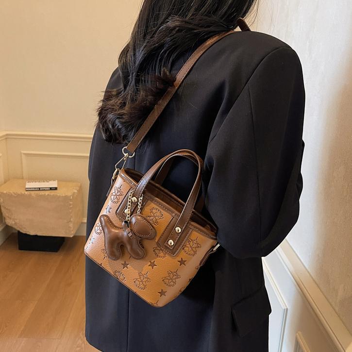 Ladies Mini Handbag with Playful Pendant-https://detail.1688.com/offer/895068907147.html-Calm Wears-Braun-Size: With pendant-Calm Wears