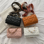 WoElegant Quilted Handheld Clutch