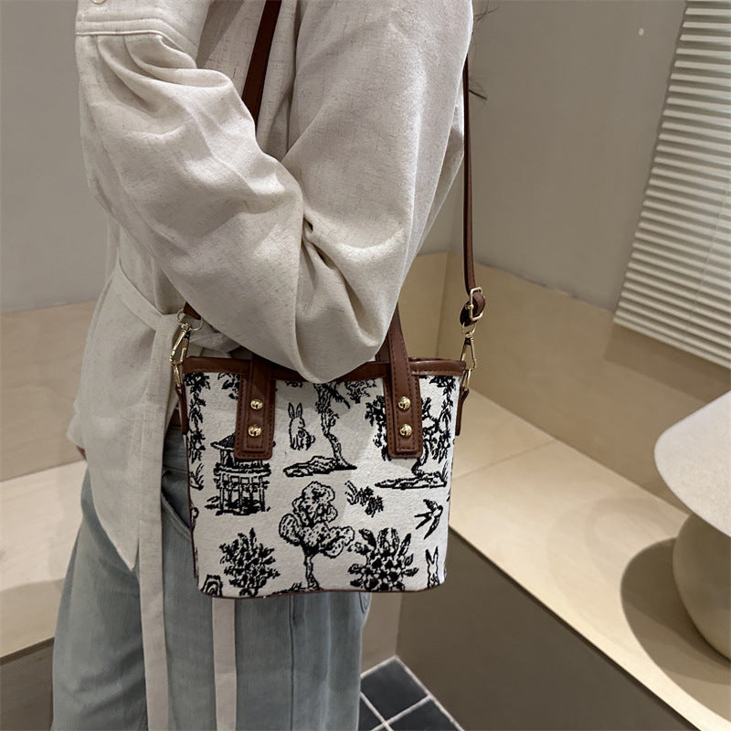 Ladies mini bag with unique animal motif