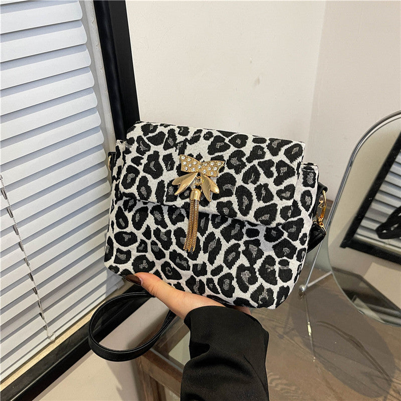 Chic Leopard Print Crossbody Bag