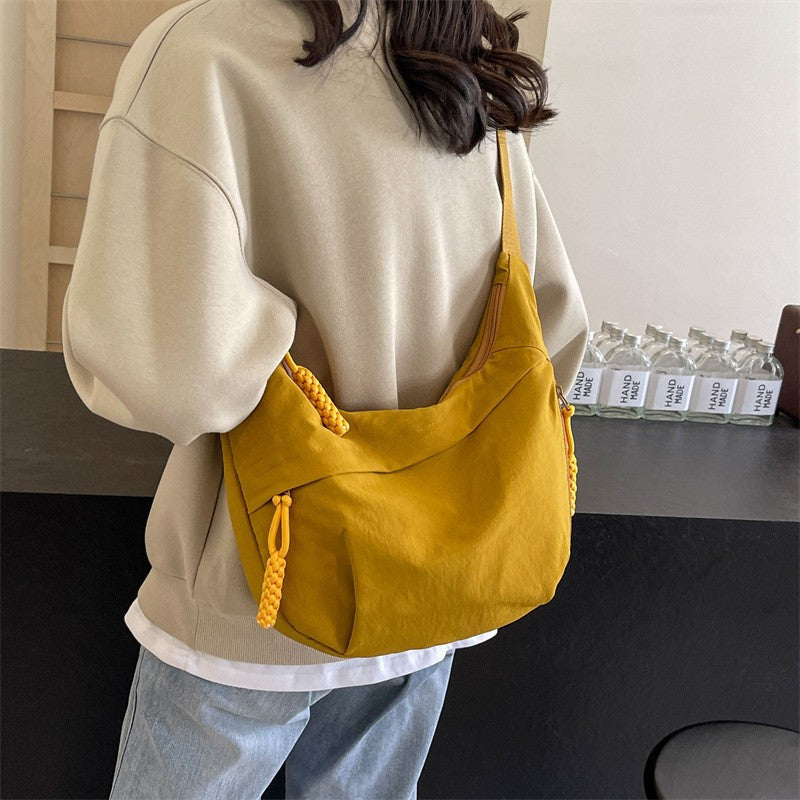 Fashionable shoulder bag