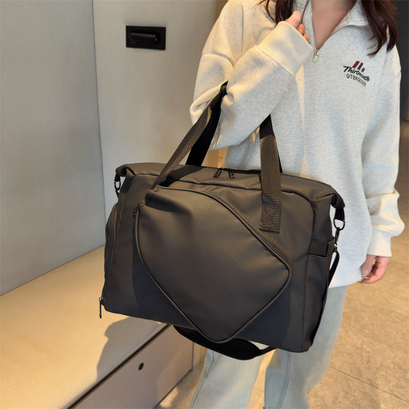 Versatile Water-Resistant Weekend Duffle Bag