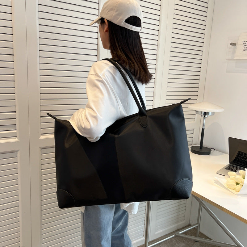 Large travel bag with durable material and multiple compartments