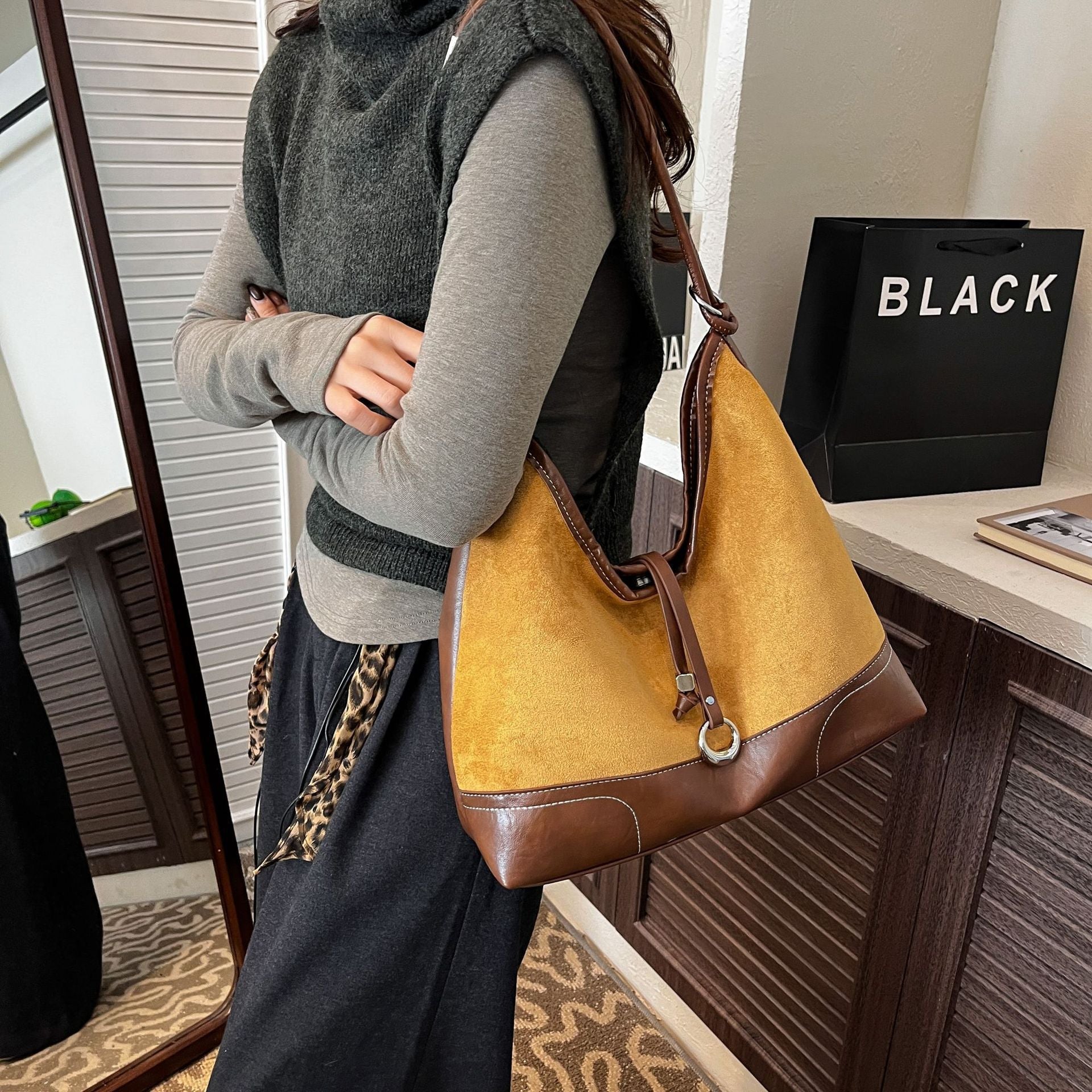 Women's elegant tote bag with authentic suede elements-https://detail.1688.com/offer/995332575880.html-Calm Wears-Braun-nothing-Calm Wears
