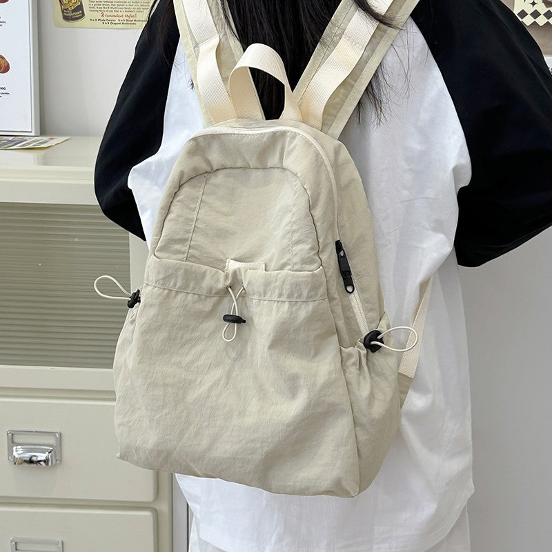 Leisure backpack with innovative drawstring and comfortable carrying system