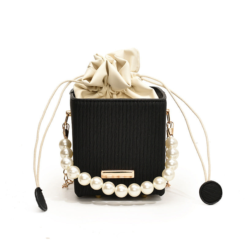 Women's mini handbag with detachable pearl chain
