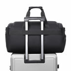 Sporty travel bag with extendable main compartment and multiple organizing pockets
