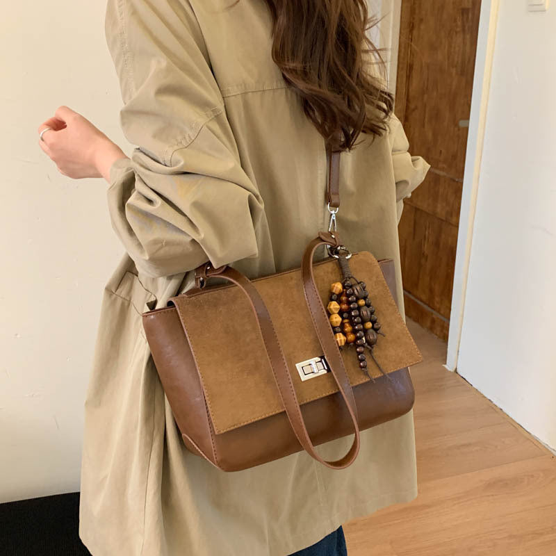 Women's elegant shoulder bag made of high-quality faux leather with playful charm-https://detail.1688.com/offer/989546390871.html-Calm Wears-Braun-Size: With pendant-Calm Wears