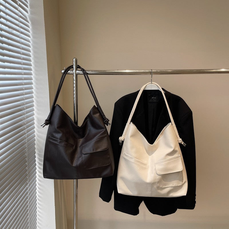 Casual tote bag with practical front pockets