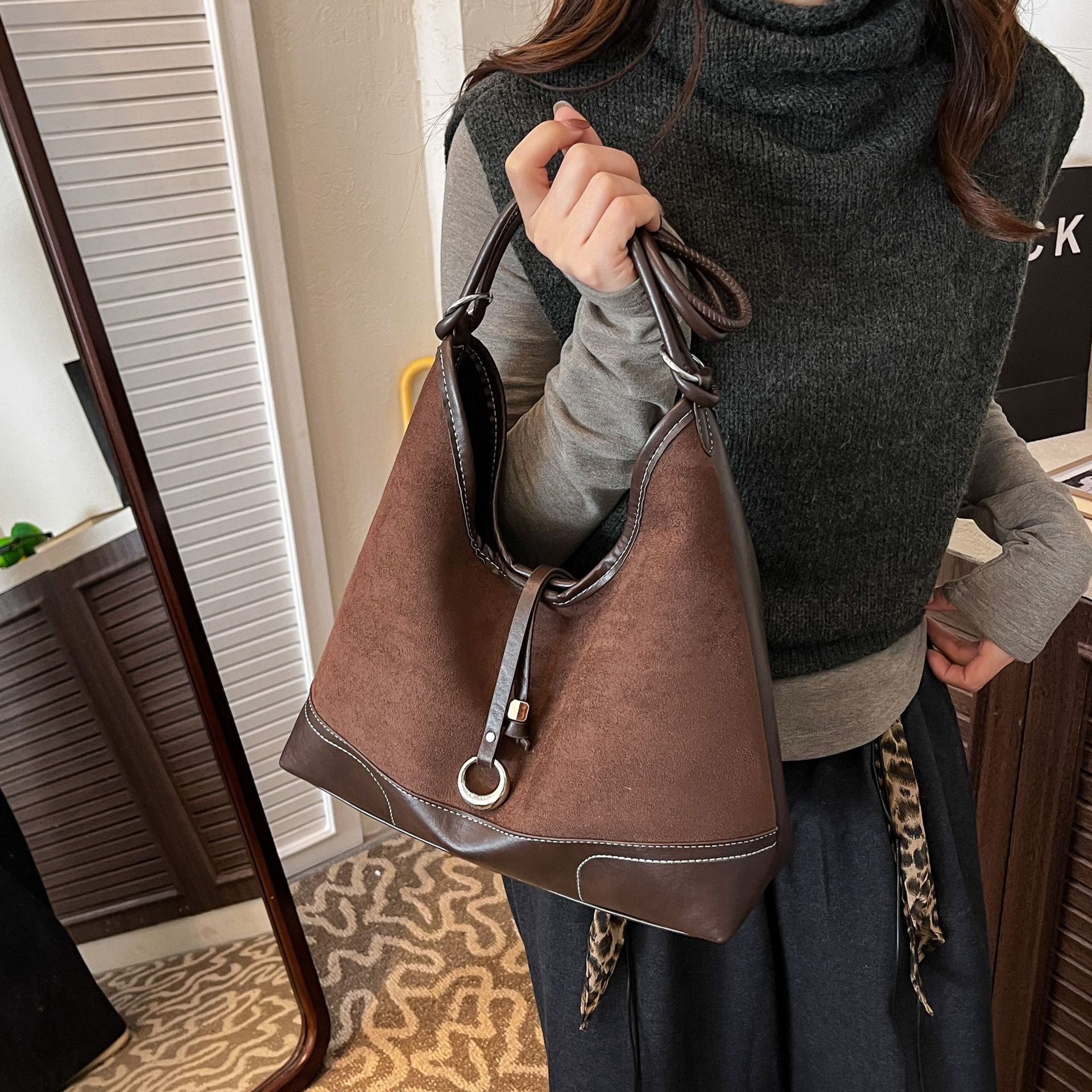 Women's elegant tote bag with authentic suede elements-https://detail.1688.com/offer/995332575880.html-Calm Wears-Braun-nothing-Calm Wears