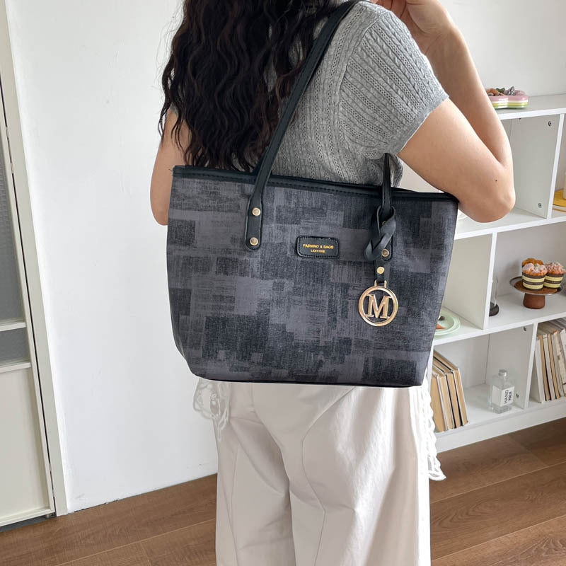 Women's stylish tote bag with textured design and elegant details-https://detail.1688.com/offer/1052809172391.html-Calm Wears-Braun-nothing-Calm Wears
