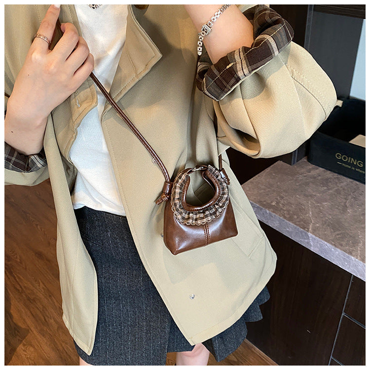 Women’s mini handbag with trendy ruffle design