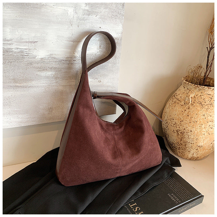 Elegant and Versatile Shoulder Bag