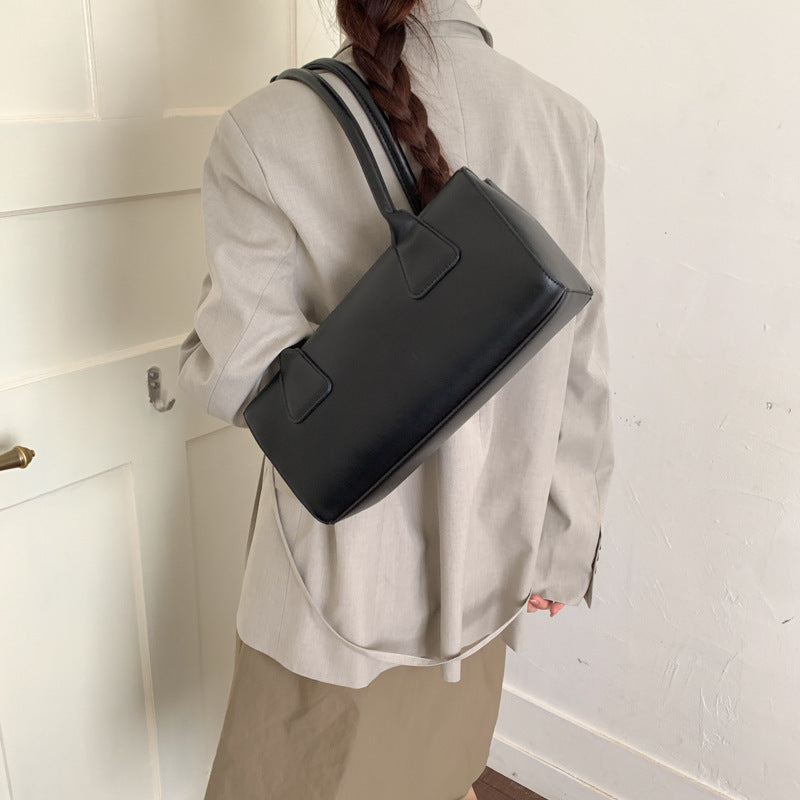 Ladies elegant handbag with minimalist silhouette