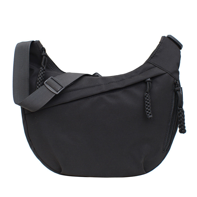 Practical shoulder bag with innovative carrying system