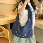 Comfortable shoulder bag with original embroidery motif