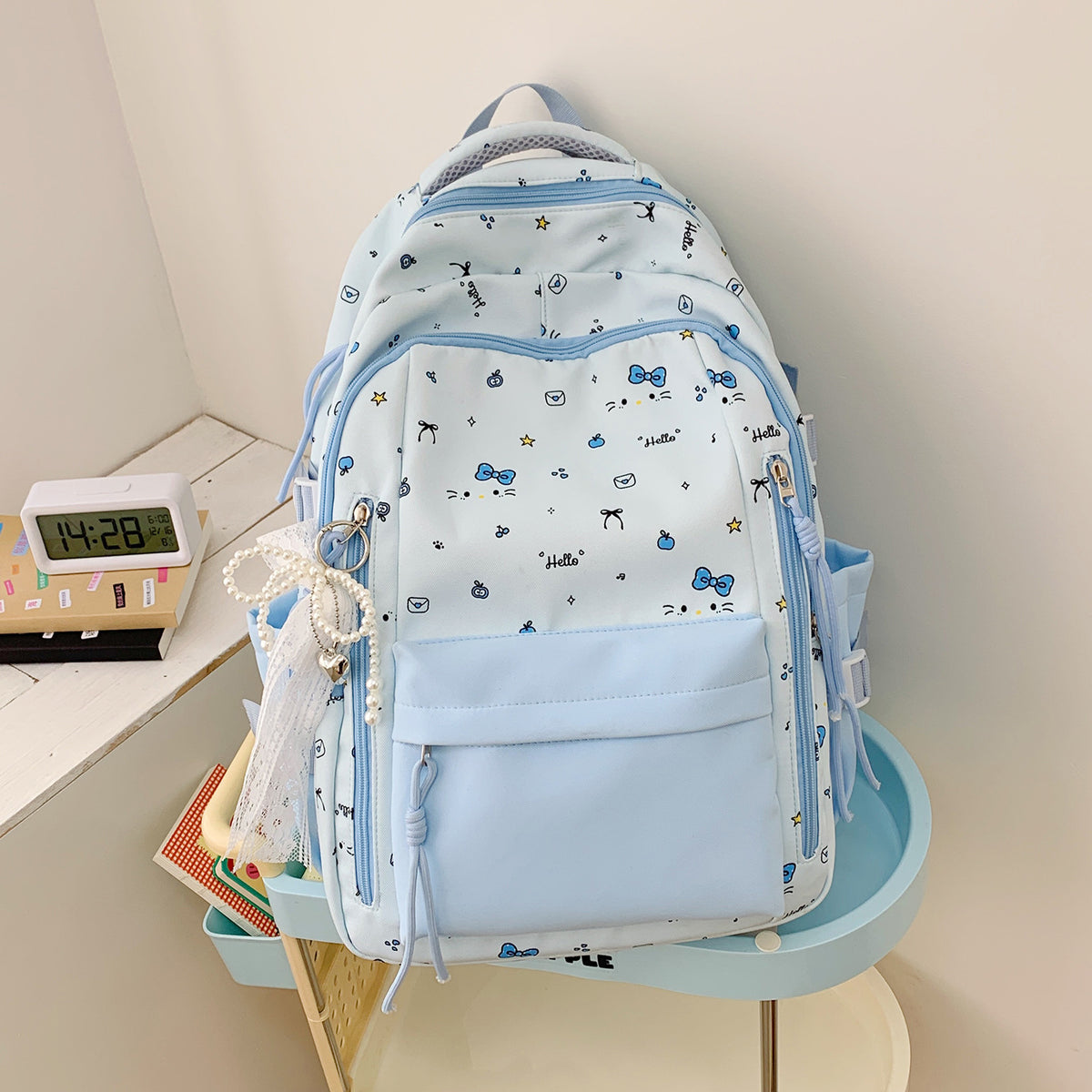 Leisure backpack with charming design and practical compartments