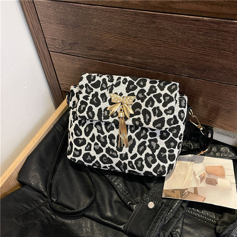 Chic Leopard Print Crossbody Bag