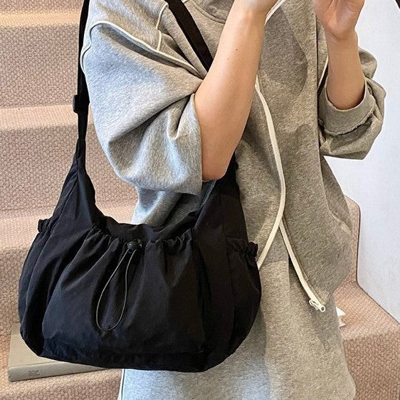 Fashionable shoulder bag