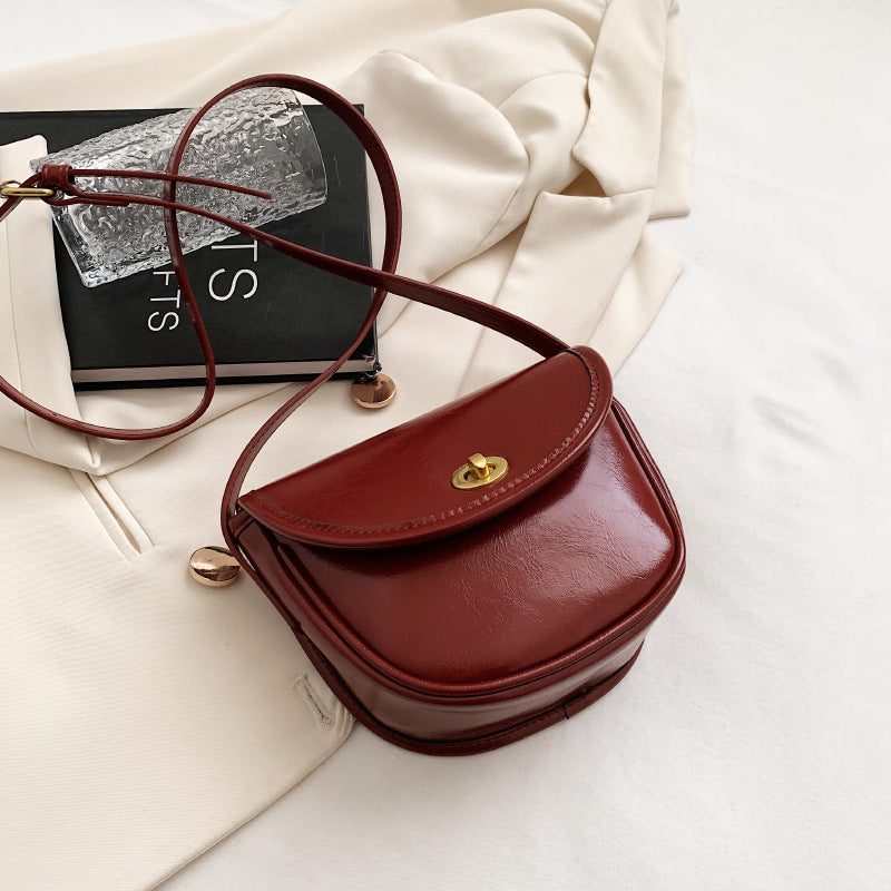Women's shoulder bag in elegant retro design with golden accents-https://detail.1688.com/offer/762734429411.html-Calm Wears-Wine red-nothing-Calm Wears