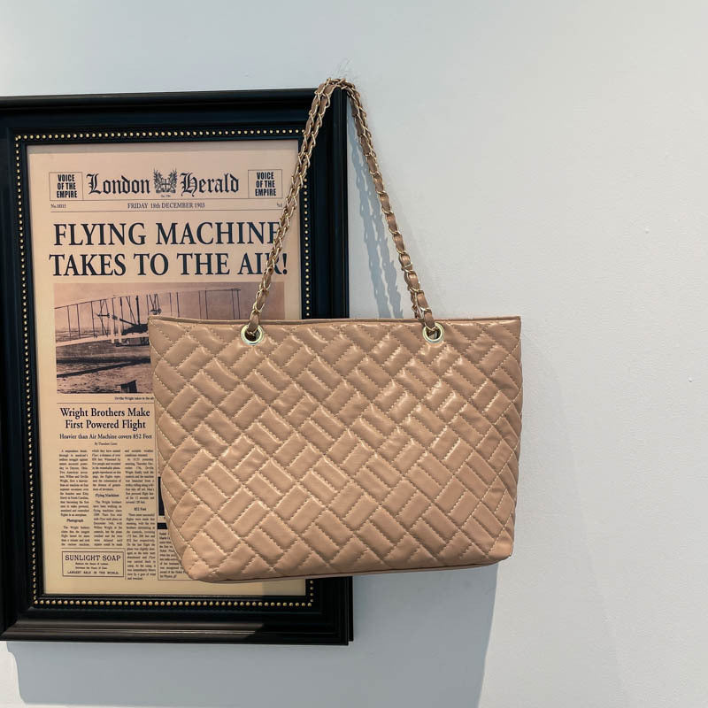 WoQuilted Tote Bag with Chain Handles