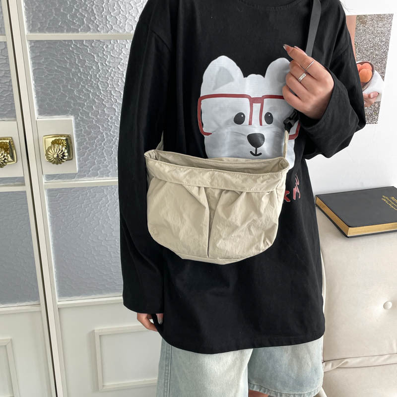 Fashionable shoulder bag with adjustable shoulder strap