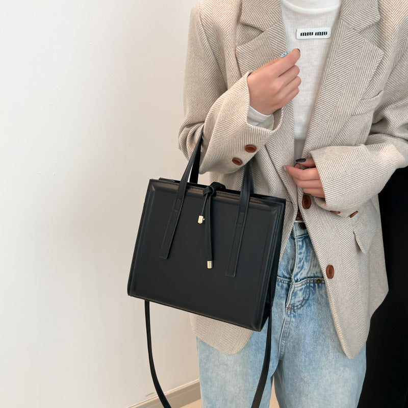 Women's elegant handbag in minimalist design with detachable shoulder strap