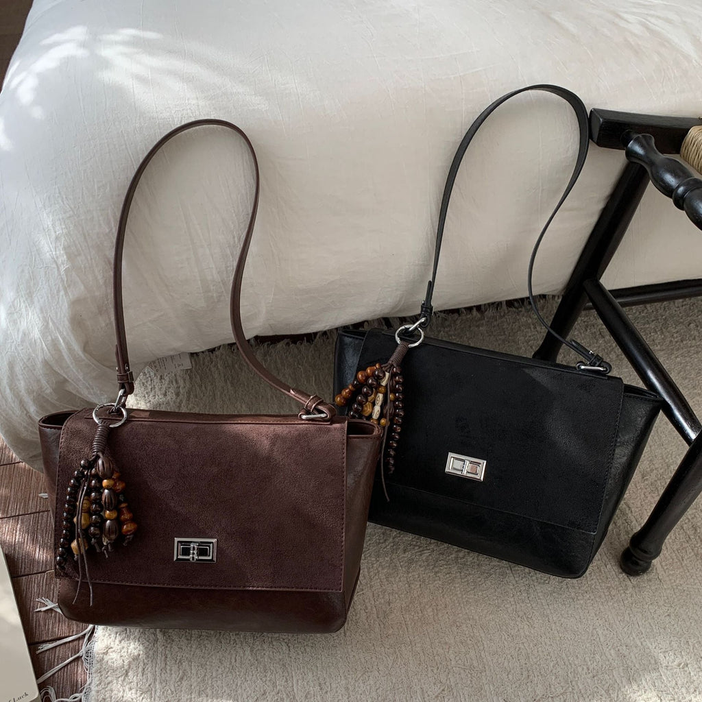 Women's elegant shoulder bag made of high-quality faux leather with playful charm-https://detail.1688.com/offer/989546390871.html-Calm Wears-Braun-Size: With pendant-Calm Wears
