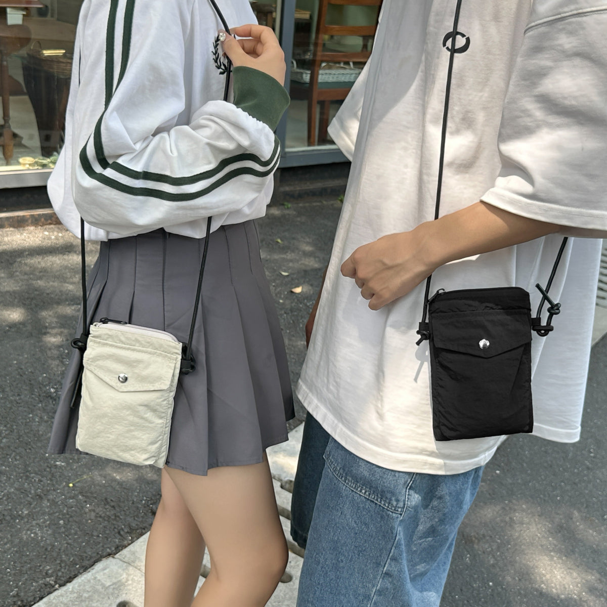 Practical Shoulder Bag with Water-Repellent Material and Adjustable Shoulder Strap
