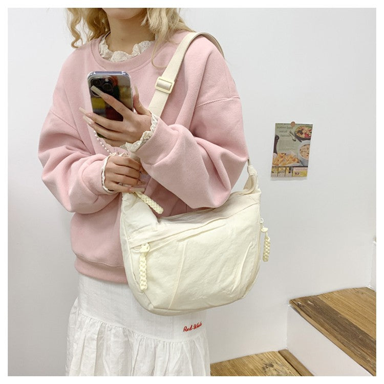 Comfortable shoulder bag with practical compartments