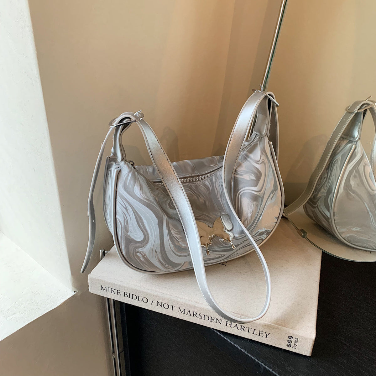 Fashionable shoulder bag