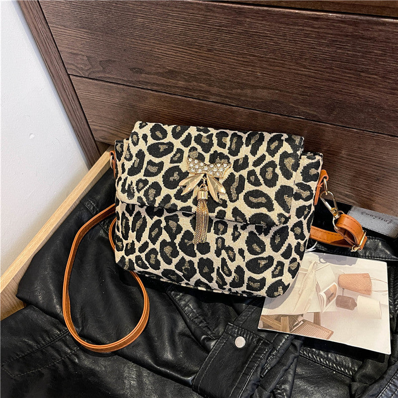 Chic Leopard Print Crossbody Bag