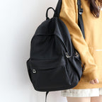 Practical backpack with innovative closure system