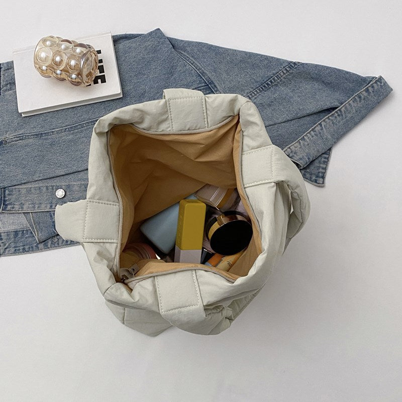 Padded shoulder bag with wave design