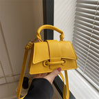 WoLuxurious Textured Leather Shoulder Bag