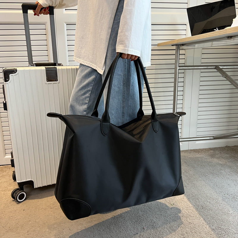 Large travel bag with durable material and multiple compartments
