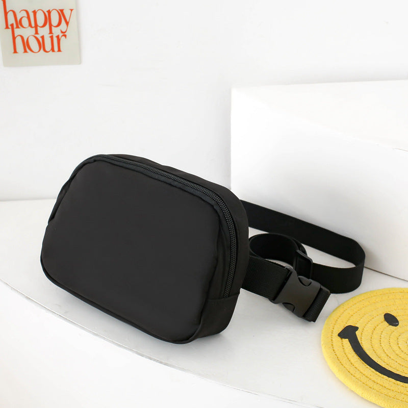 Fashionable fanny pack in minimalist form