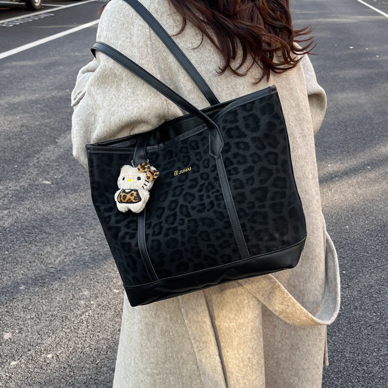 Women’s fashionable tote bag with leopard print and practical inner pocket-https://detail.1688.com/offer/1013047984690.html-Calm Wears-Black-Size: With pendant-Calm Wears