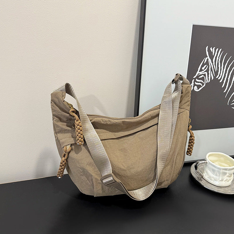 WoMulti-Pocket Lightweight Hobo Bag