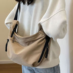 Practical shoulder bag with innovative carrying system