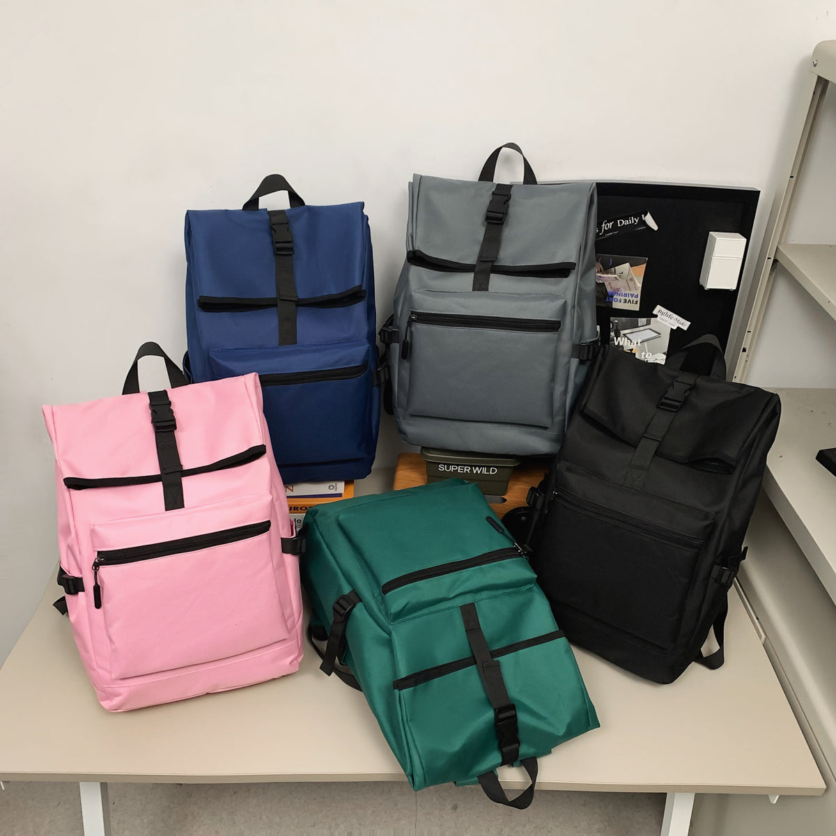 Multifunctional Backpack with Practical Rolltop Closure
