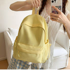 Leisure backpack with flexible side pockets and clear structure
