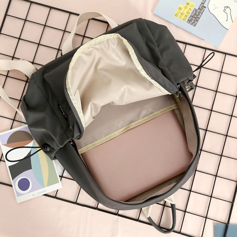 Practical backpack with innovative closure system
